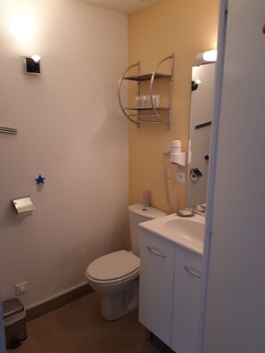 Apartment (Guernesey) | Badezimmer