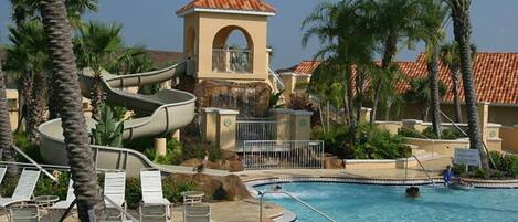 Utendørsbasseng og et oppvarmet basseng