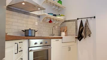 Superior Apartment, City View | Private kitchen | Full-size fridge, microwave, oven, stovetop