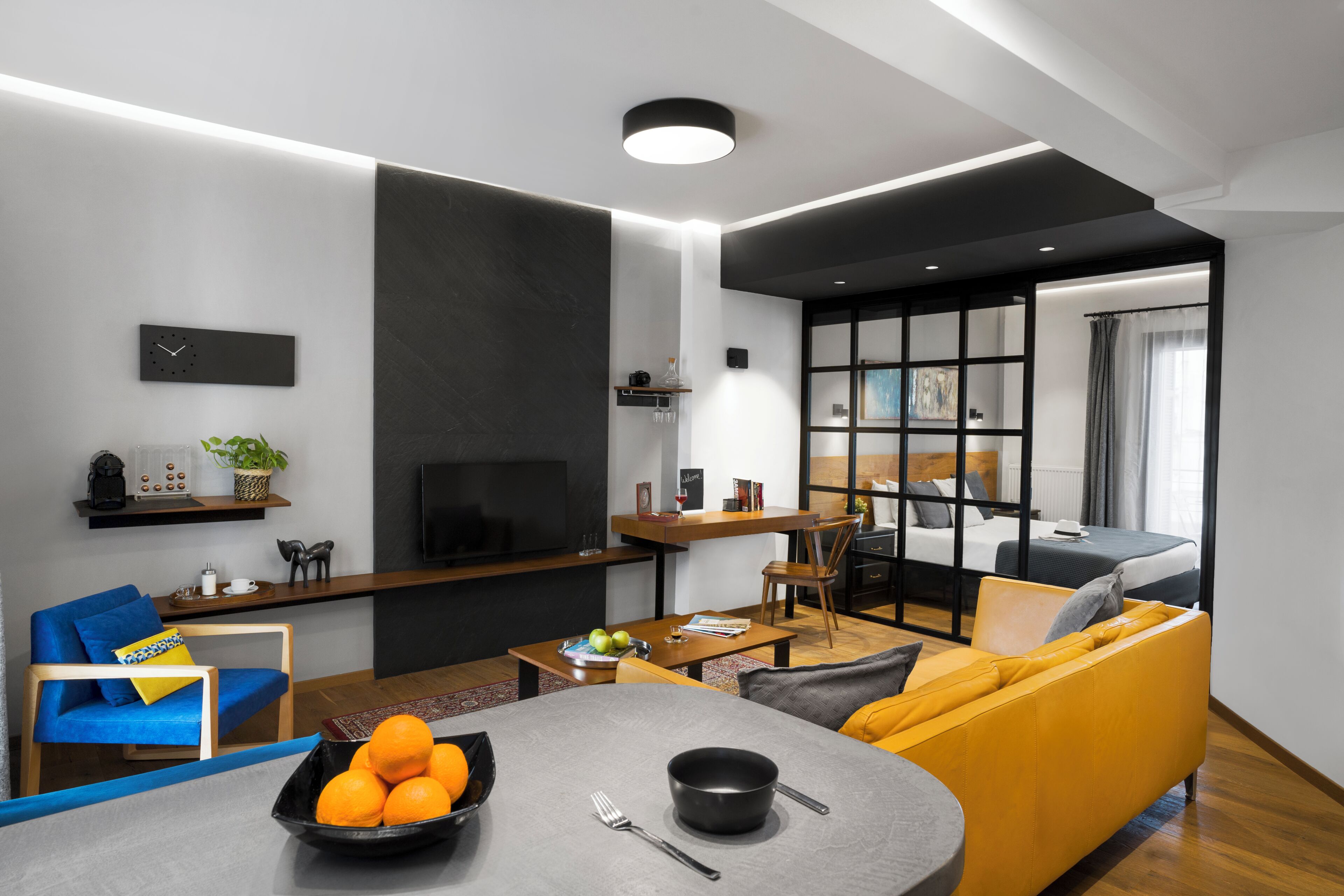 Deluxe Apartment | Living area | 43-inch flat-screen TV with satellite channels, TV, Netflix