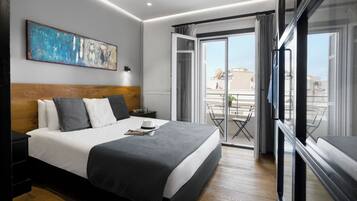 Deluxe Apartment | Hypo-allergenic bedding, memory-foam beds, individually decorated