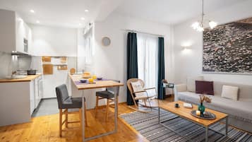 Deluxe Apartment | Hypo-allergenic bedding, memory-foam beds, individually decorated