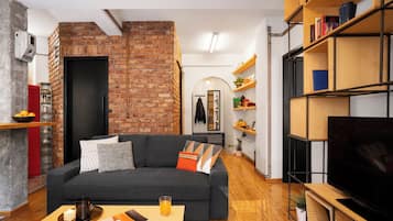 Deluxe Apartment | Hypo-allergenic bedding, memory-foam beds, individually decorated