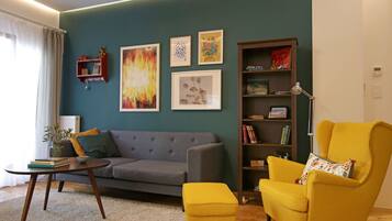 Superior Apartment, City View | Ruang tamu | 43 inci televisyen skrin rata dengan satelit, TV, Netflix