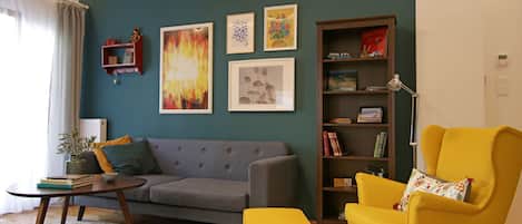 Superior Apartment, City View | Living area