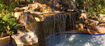 Stunning Custom Designed Home, Private Pool w/water slide and Hot tub, 518 Remora Circle