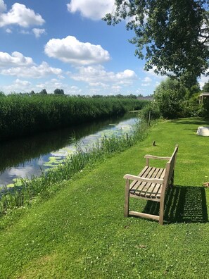 Property grounds - Unique Cottage at the lake IJSSELMEER (Andijk)