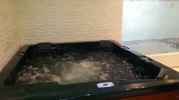 Private spa tub