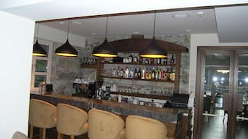 Bar (trong khuôn viên)