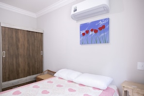 標準公寓 | 筆電工作空間、熨斗/熨衣板、免費無線上網