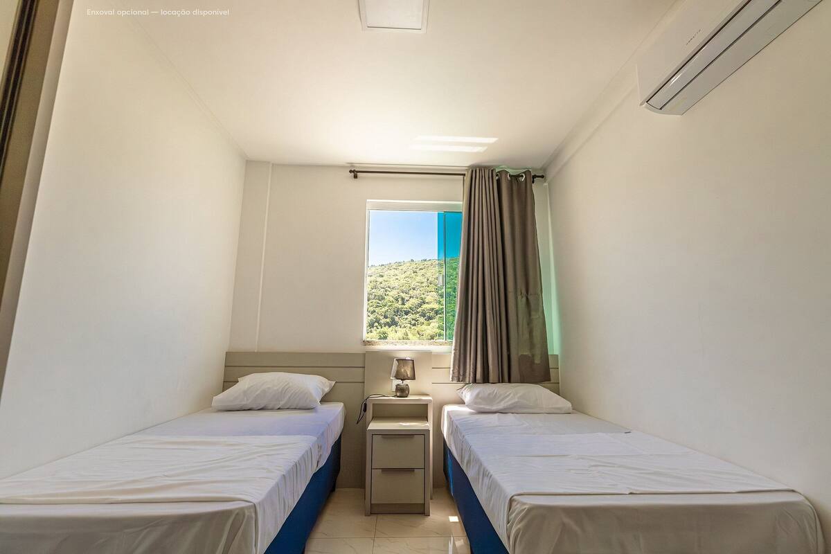 Apartamento conforto, 2 quartos (305E) | Espaço de trabalho para notebook, ferros/tábuas de passar roupa