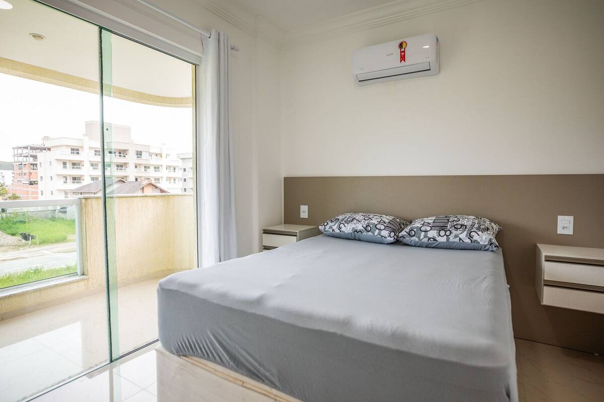 Apartamento conforto (202E) | Espaço de trabalho para notebook, ferros/tábuas de passar roupa