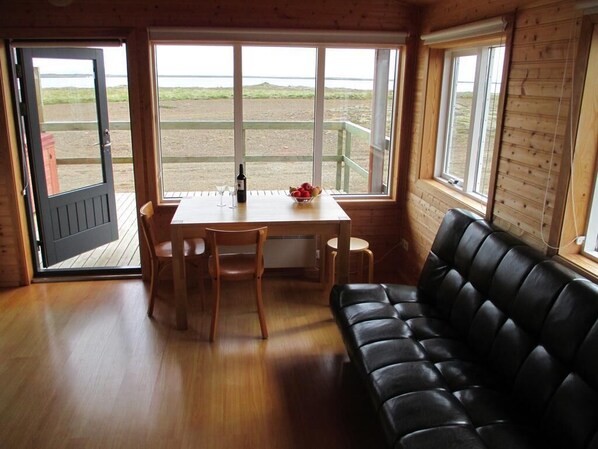 Ferienhaus, 1 Schlafzimmer | Wohnbereich | Flachbildfernseher