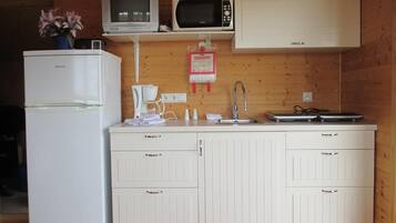 Cottage, 1 Bedroom | Private kitchenette