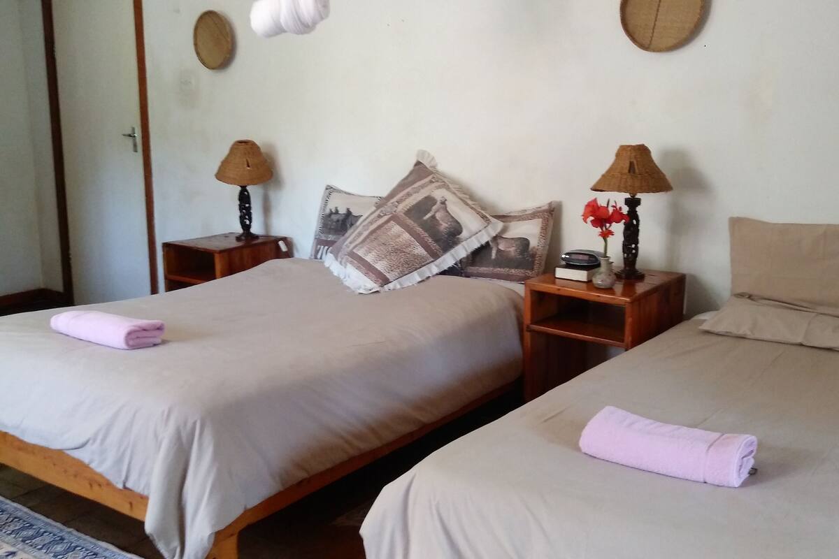 Suite estudio Confort | Escritorio, wifi gratis, ropa de cama