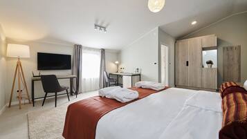 Safe på rommet, wi-fi (inkludert) og sengetøy