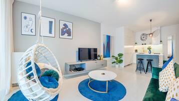 Apartment (6 A) | Living room | TV