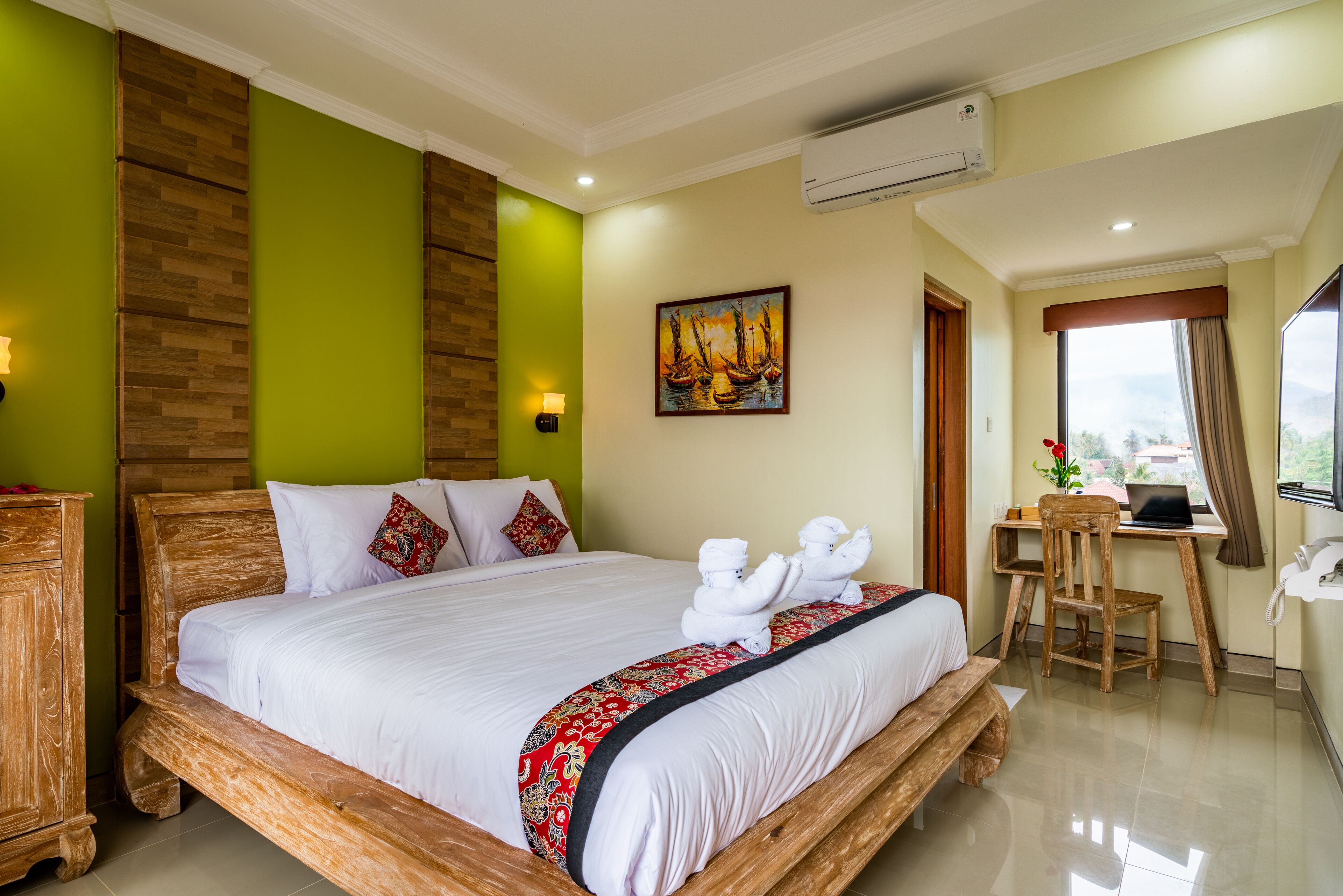 Minibar, decoración personalizada, muebles diferentes y wifi gratis 