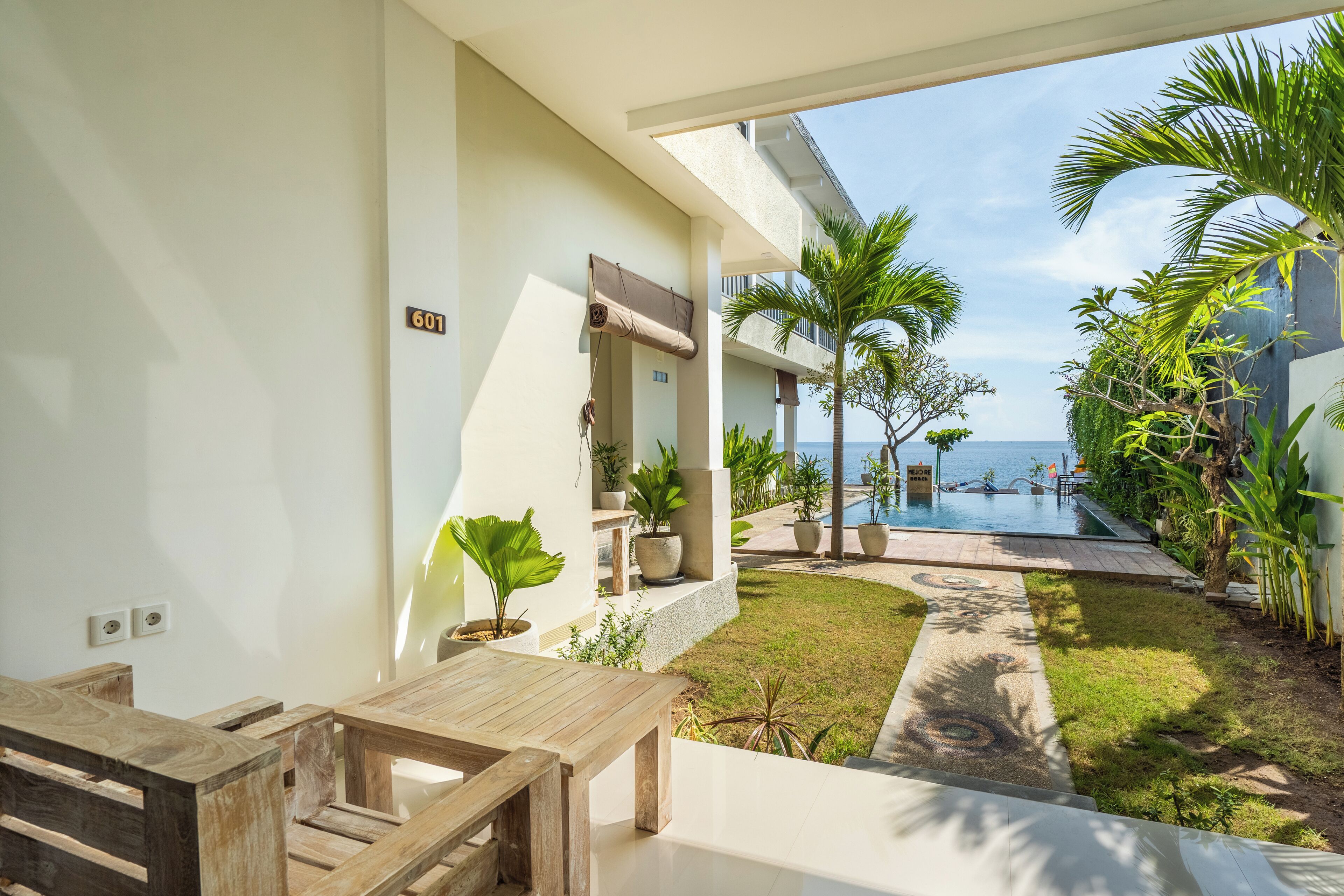 Suite Seaview Room | Minibar, individually decorated, individually furnished, free WiFi
