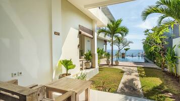 Suite Seaview Room | Minibar, individually decorated, individually furnished, free WiFi