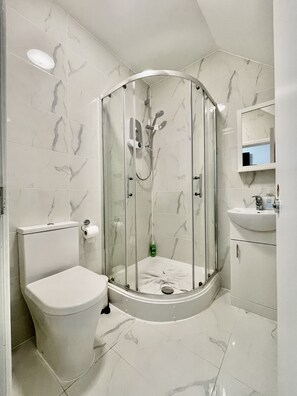 Standard Studio, Private Bathroom (Quad ) | Bathroom - Comfort Cosy Stay (London)