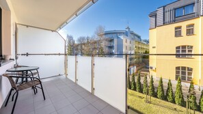 شقة (21, ul. Kasprowicza 14) | شرفة/رواق