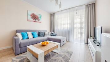 Apartment (53 ul. Kasprowicza 14) | Wohnbereich | Fernseher