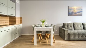Apartment (18, ul. Kasprowicza 14) | Private kitchen | Fridge, stovetop, electric kettle, cookware/dishes/utensils - Apartamenty Sun & Snow Blizej Morza (Kolobrzeg)