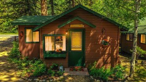 Individually decorated, individually furnished, iron/ironing board - River Spruce (Estes Park)