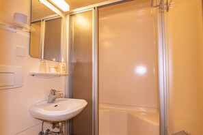 Towels, soap, toilet paper - Hotel Vanda (Irschen)