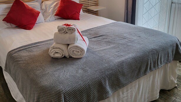 Frette Italian sheets, premium bedding, down comforters - That's Amore Fiumicino (Fiumicino)