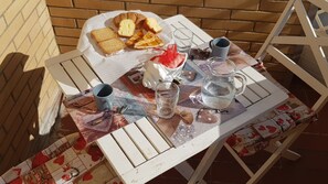 Free daily local cuisine breakfast  - That's Amore Fiumicino (Fiumicino)