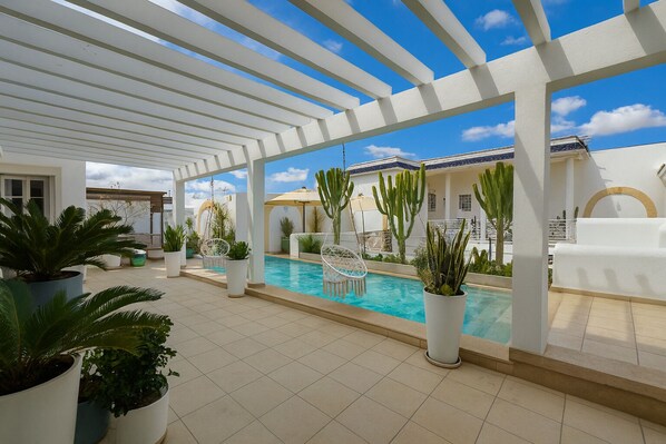 Outdoor pool, pool loungers