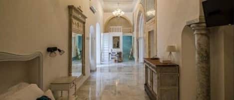 Royal Suite (Alyssa)