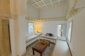 Royal Suite (Alyssa) | 1 bedroom, minibar, desk, laptop workspace