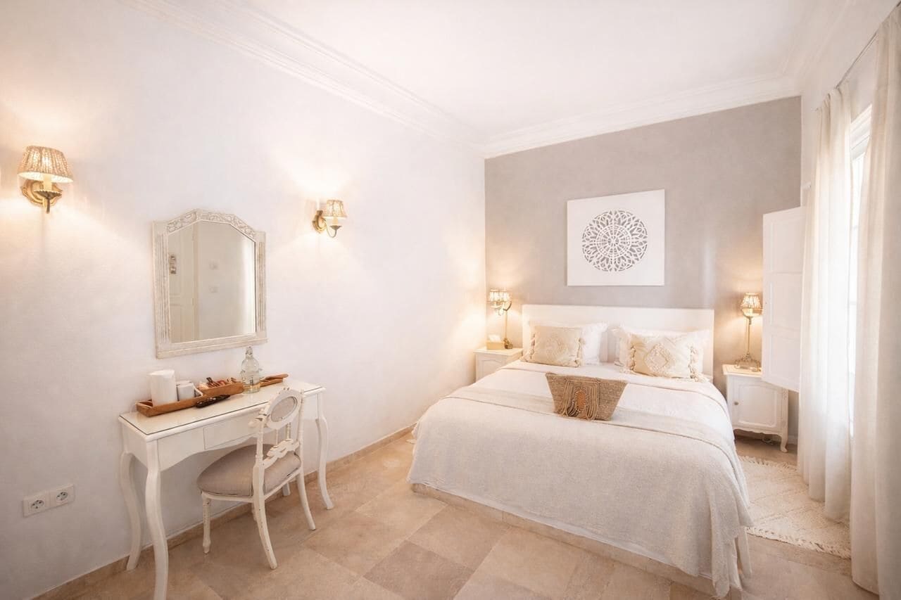 Rom – comfort | Minibar, skrivebord, skrivebord for bærbar PC og wi-fi (inkludert)