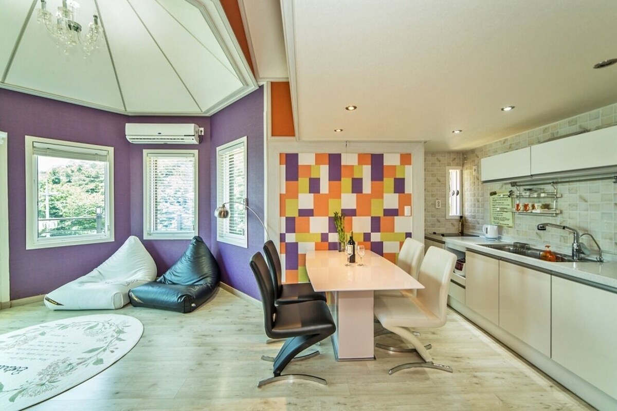 Room (203) | Living area