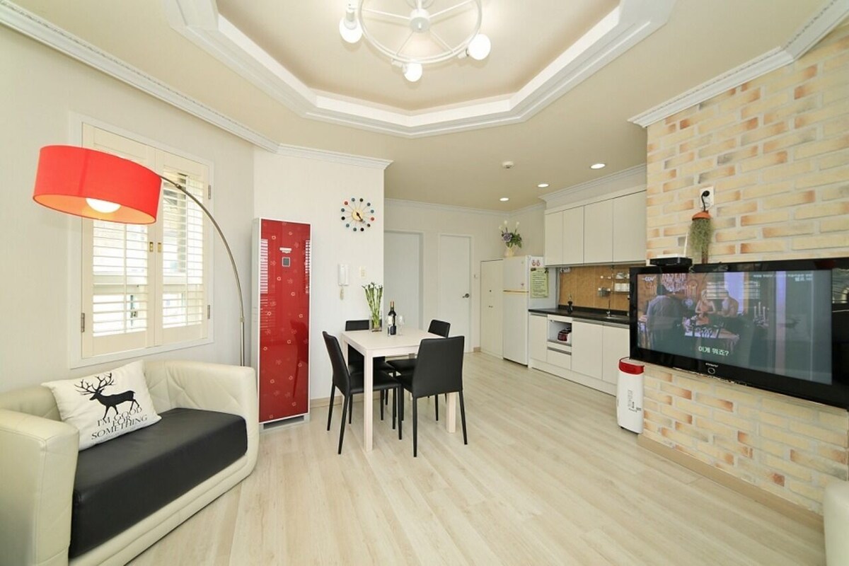 Room (104) | Living area