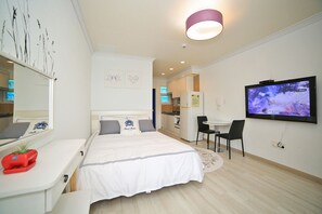 Room (102) | Individually decorated, individually furnished, blackout drapes