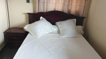 2 bedrooms, iron/ironing board, bed sheets