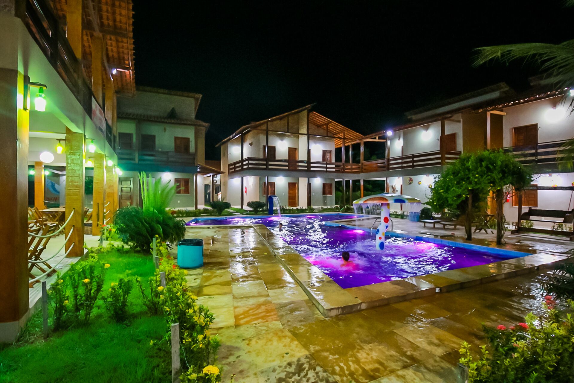 2 outdoor pools