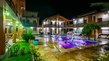 2 outdoor pools