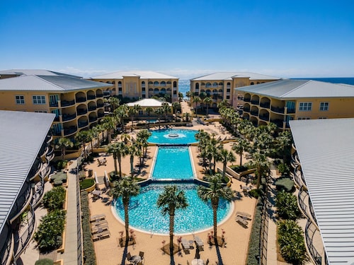 Adagio! Heated Infinity pool, gym, Private Beach, 1st Floor!