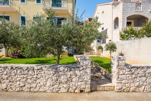 Property grounds - Roko Apartment - Charme Holidays (Supetar)