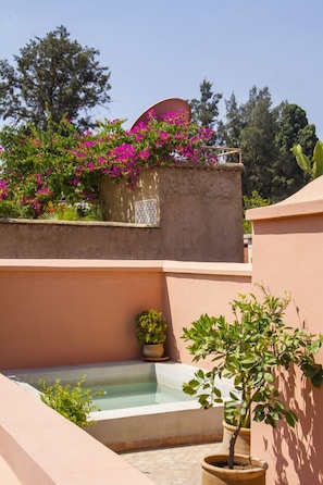 Outdoor pool, sun loungers - Riad Majala (Marrakech)