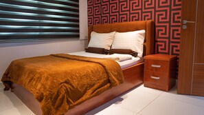 2 habitaciones, escritorio, tabla de planchar con plancha y wifi gratis 