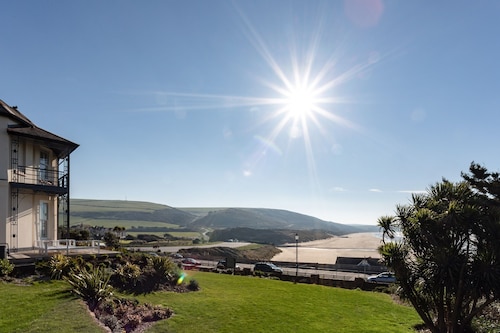 5* luxury pet friendly house in Woolacombe with hot tub and sea views
