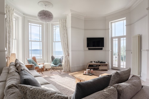 5* luxury pet friendly house in Woolacombe with hot tub and sea views