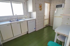 冰箱、微波炉、烤箱、洗碗机