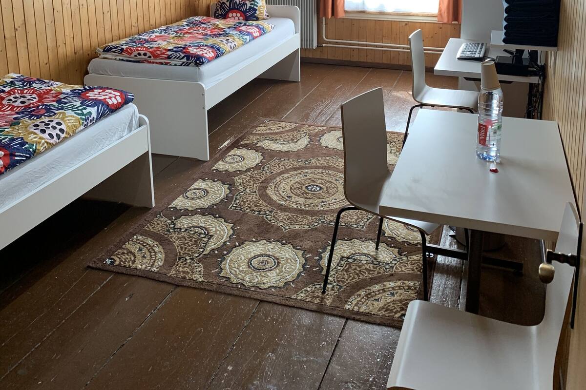 Chambre, salle de bains commune (1) | Coffres-forts dans les chambres, bureau, rideaux occultants
